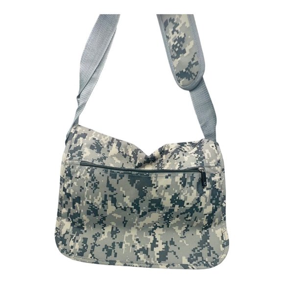 EastWest Diaper/Tote Bag Camo Design EUC - Picture 7 of 12